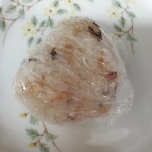 塩昆布と鰹節のおにぎり